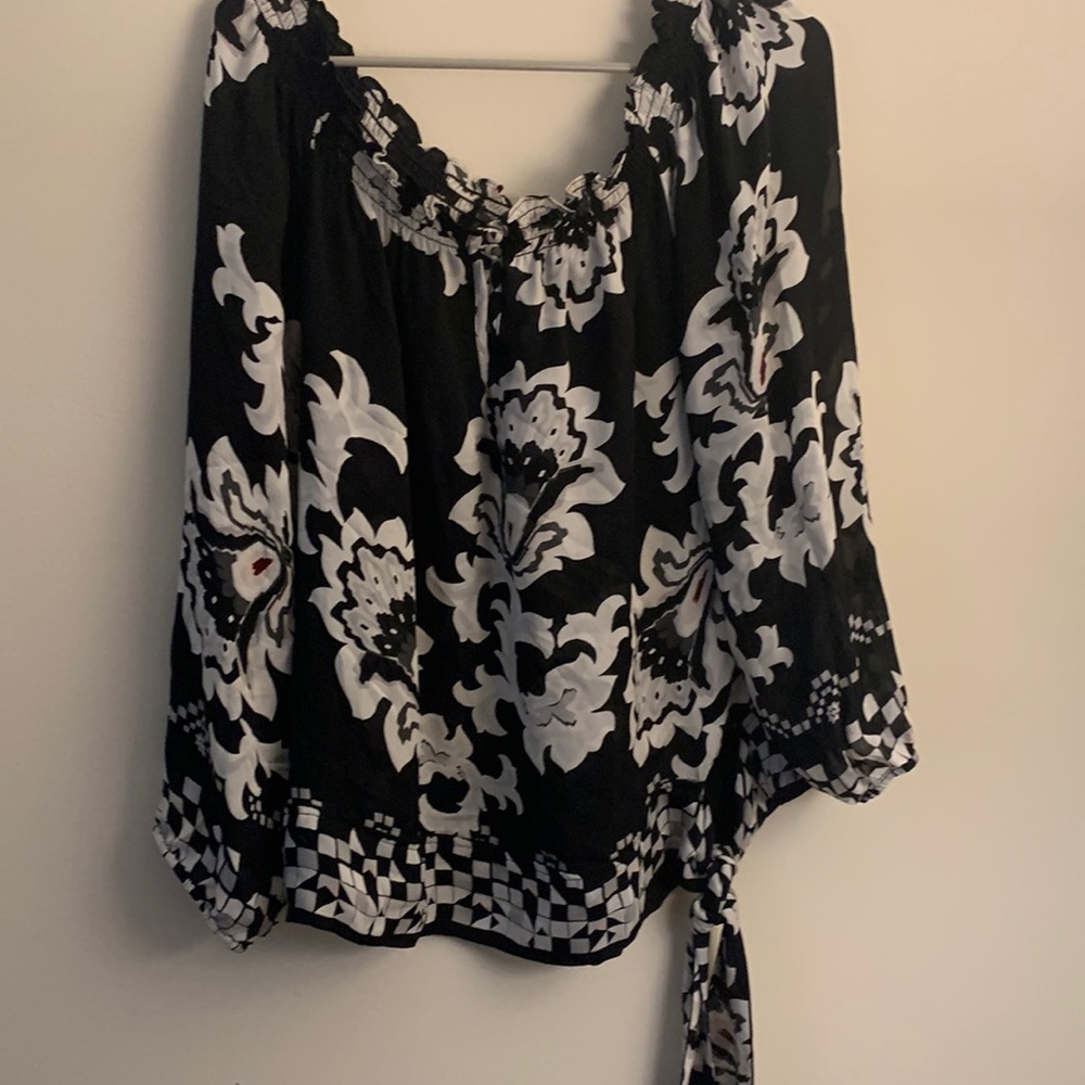 White House Black Market 100% Silk black and white flower shirt with tassel. Lg